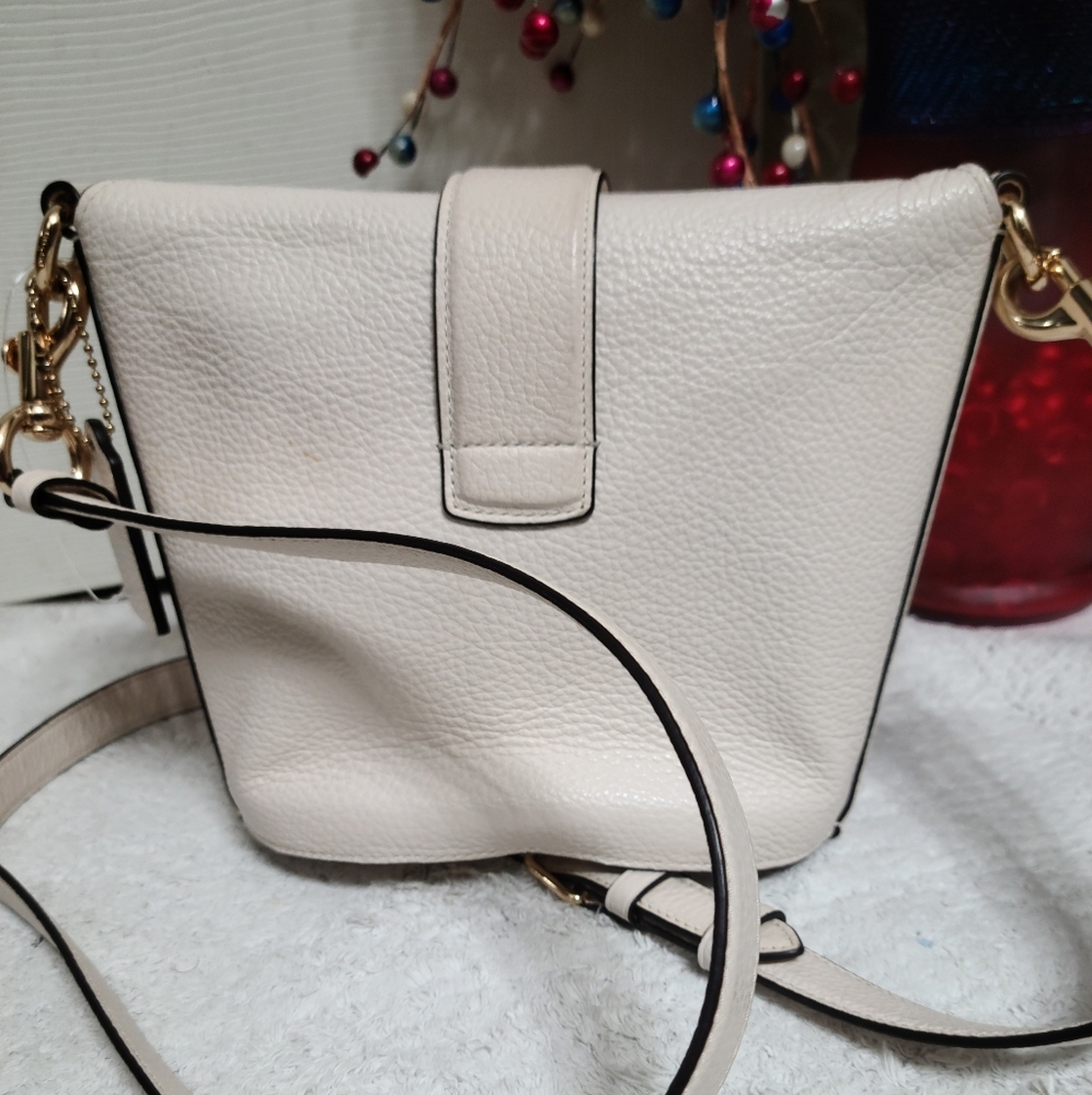 Coach Bucket Bag Crossbody - Picture 2 of 9